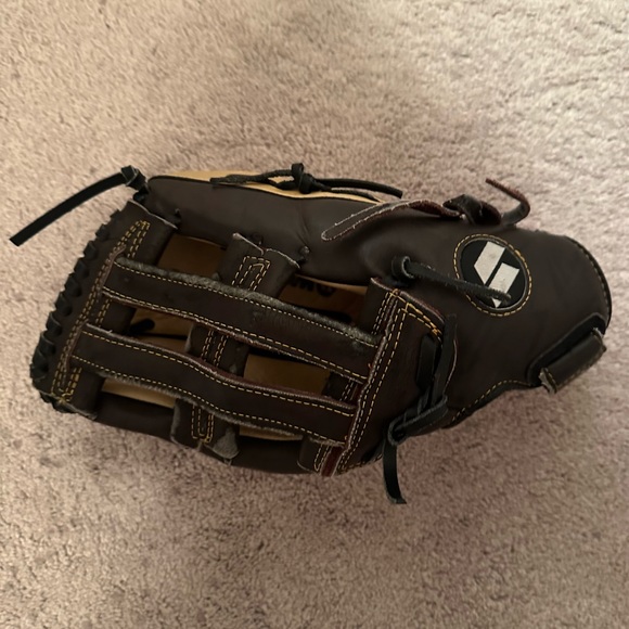 13-1/2” Pattern Worth Softball Glove Model SS135 - Picture 6 of 12